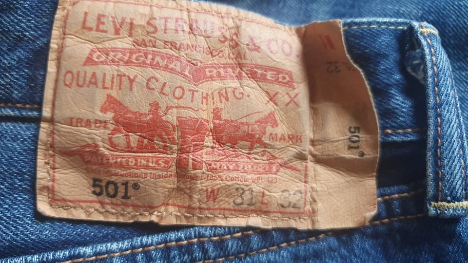 Jeans Levi's 501 521 und Wrangler W31 L32 alle wie "neu" in Lengerich