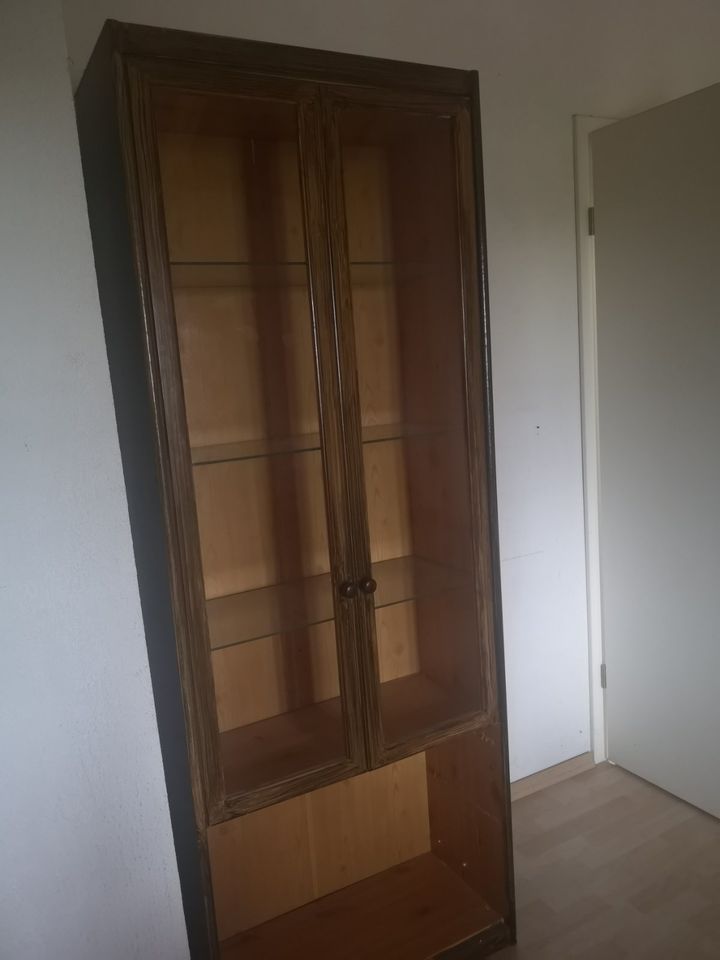 Holz Vitrine mit 3 Glaseinlegeplatten in Geretsried