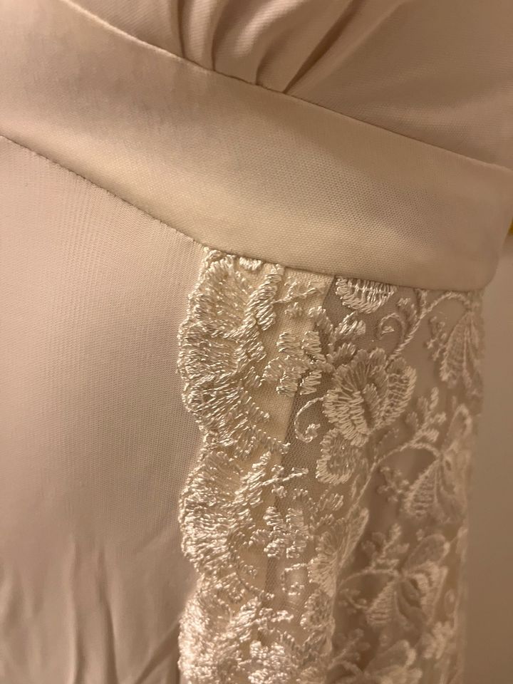 Brautkleid maßgeschneidert Gr. 36 in Rabenkirchen-Faulück