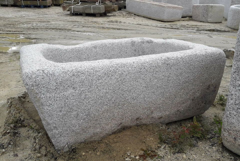Granitbrunnen, Granittrog, Steintrog für Wasser, Brunnentrog