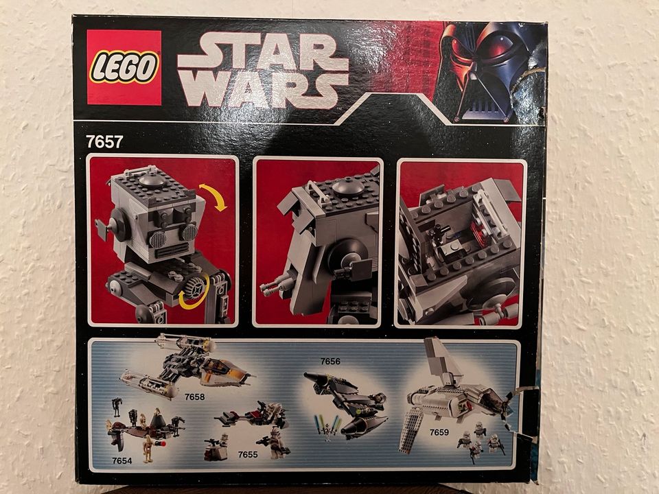 Lego Starwars AT-ST Set in Kissing