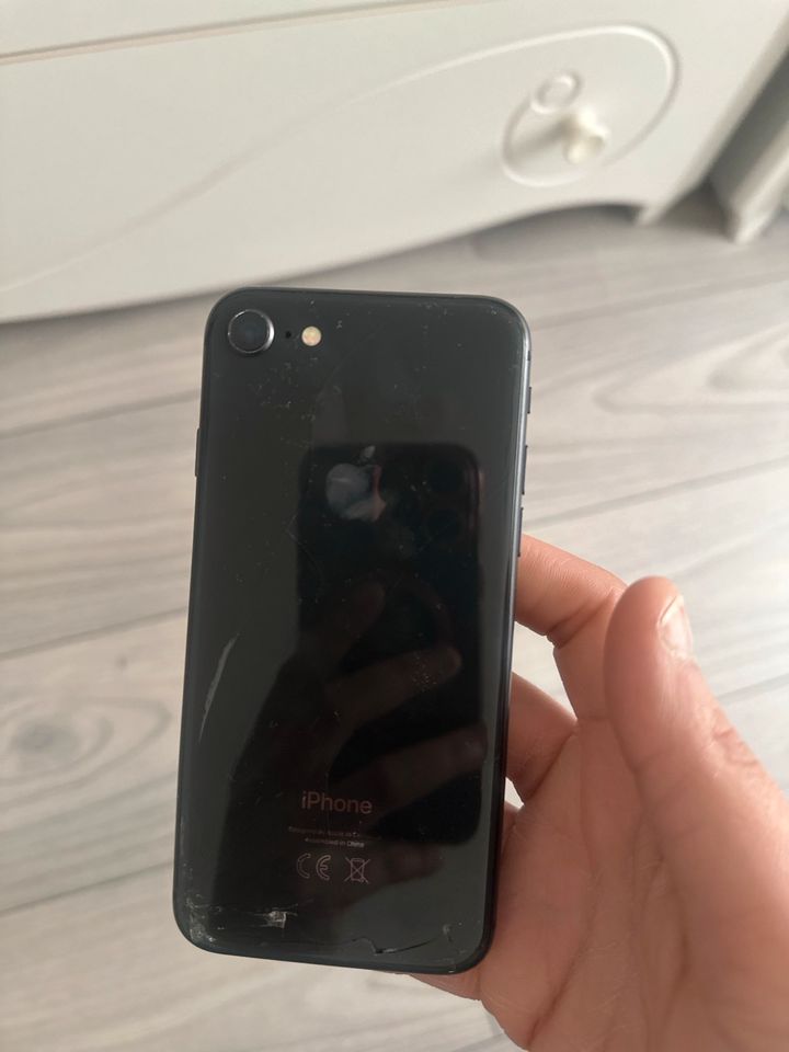 iPhone Handy zu verkaufen muss entsperrt werden pin vergessen in Duisburg