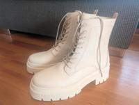 Caprice Leder Boots Damen Stiefel beige Größe 40 Sachsen - Hohenstein-Ernstthal Vorschau