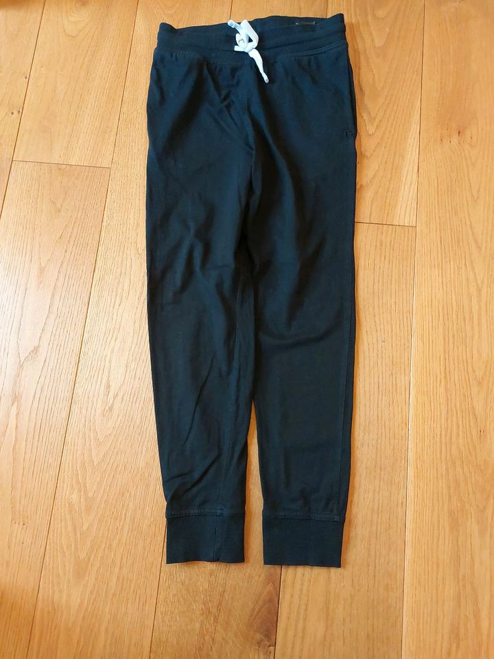 H&M Jogginghose schwarz Gr. 152 in Schwarmstedt