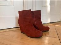 ungetragene, rote Stiefeletten mit Blockasatz, gefüttert Mitte - Tiergarten Vorschau