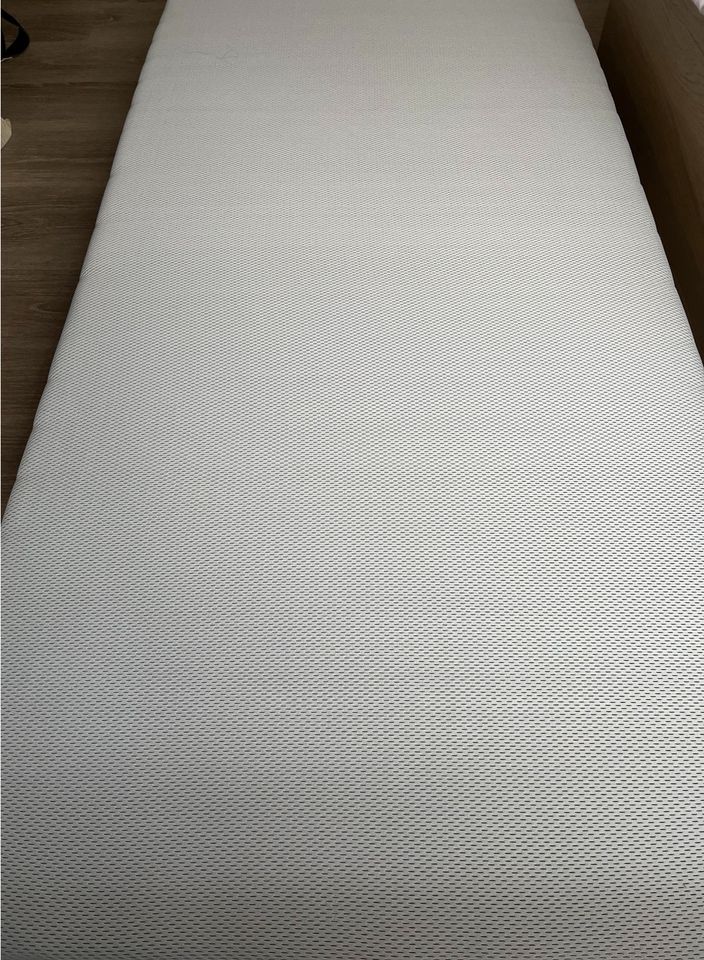 Matratze mit passendem Lattenrost von bett1 und Mömax 90x200 cm in Petersberg