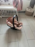 Cybex babyschale und Krabbeldecke mit Kissen 14 Monate alt Nordrhein-Westfalen - Krefeld Vorschau
