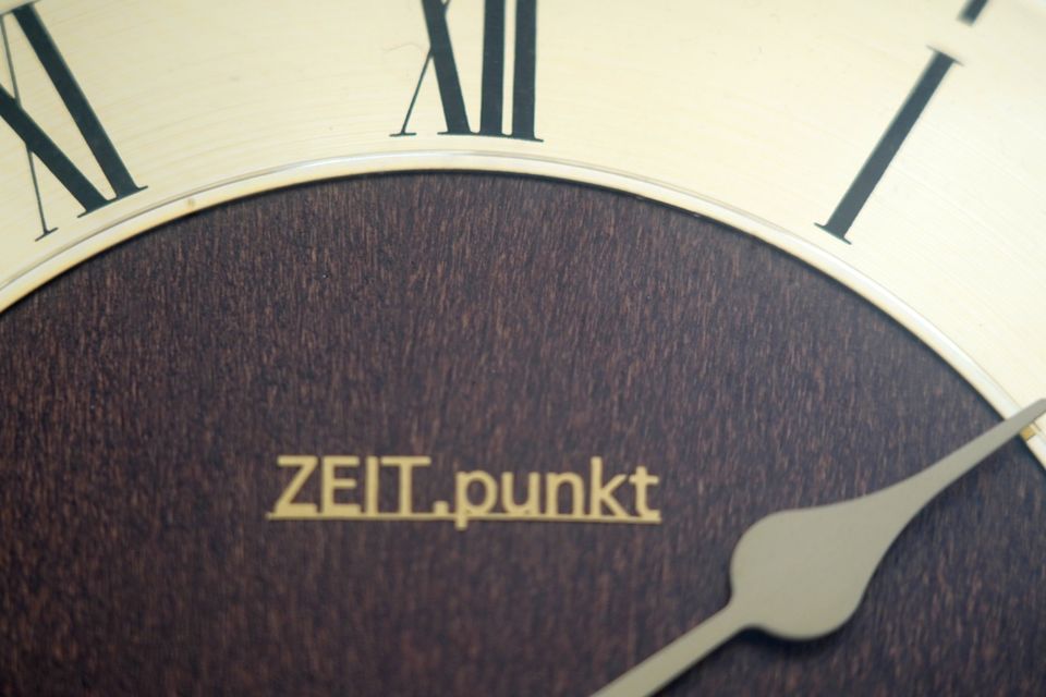 Wanduhr der Marke ZEIT.punkt – neuwertig in Berlin