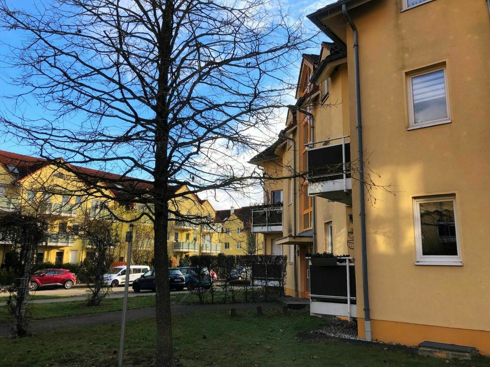 Attraktive Gelegenheit: vermietete Wohnung mit zwei Balkonen und Stellplatz in ruhiger Lage in Leipzig