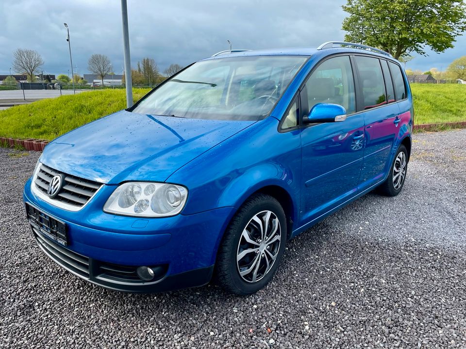 VW Touran Highline 2.0 TDI DSG (Automatik) in Sande