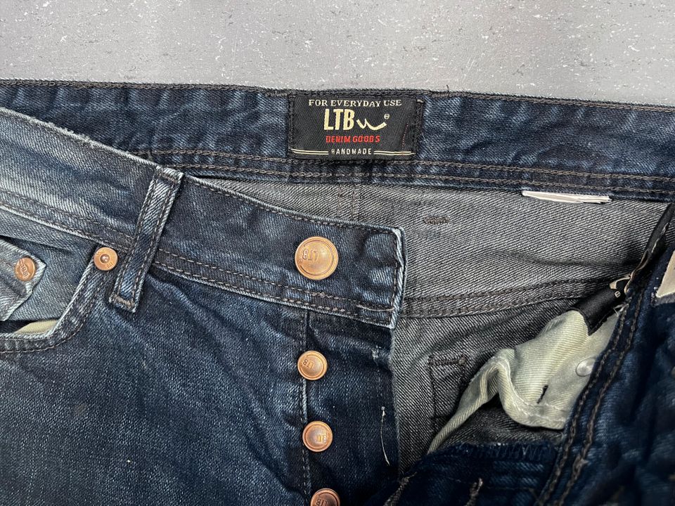 LTB Paul Straight fit Jeans W31 L34 Button Fly Dunkelblau in München