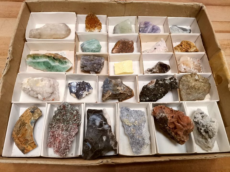 Mineralien/Mineraliensammlung - Konvolut/Lot/Flat/Kiste/Karton 14 in Schönfeld
