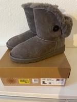 Original UGG Boots, Mädchen (Modell Bailey Button) grau, Gr. 35 Bochum - Bochum-Ost Vorschau
