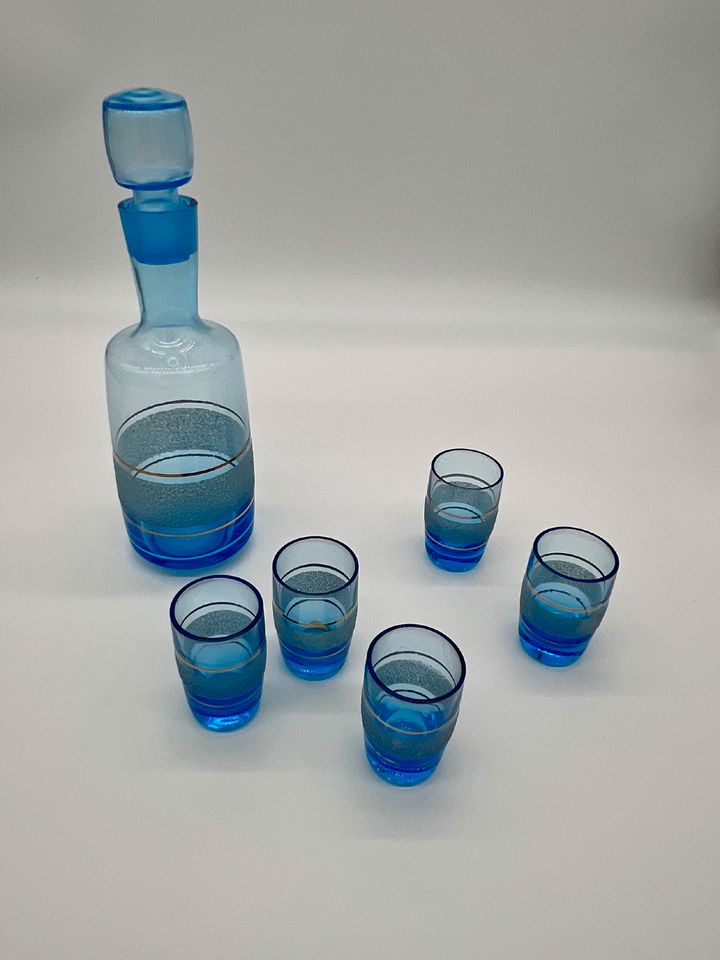 Karaffe mit 5 Gläsern blau in München
