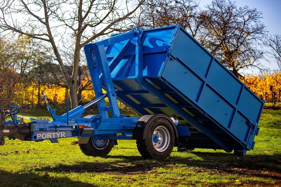 Hakenliftanhänger Abroller 4300kg WTC Traktor LKW Container NEU in Osterweddingen