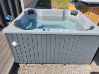 SPA Badefass Whirpool 2.0m x 1.7m x 1m mit Außenofen Stuttgart - Stuttgart-Mitte Vorschau