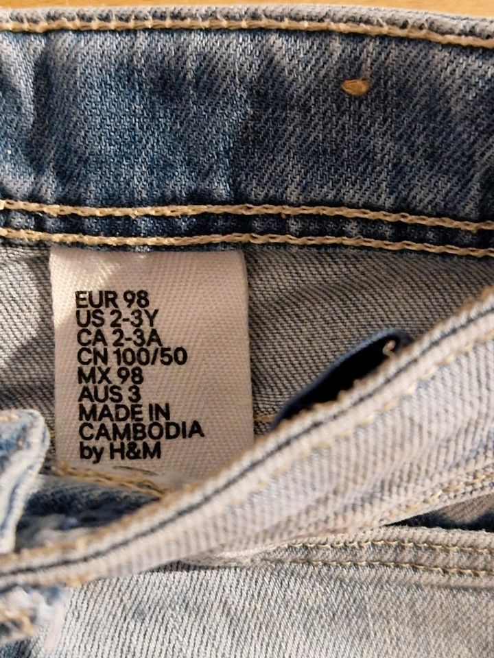 Sommer Shorts 98/104 kurze Hosen H&M Jeans Spitze Leo vertbaudet in Bergisch Gladbach