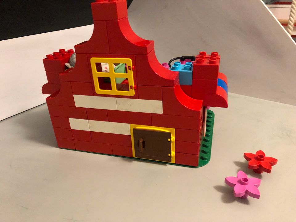 Lego duplo Wohnhaus + Platte See Haus Einrichtung Möbel Wüste Oma in Mettmann