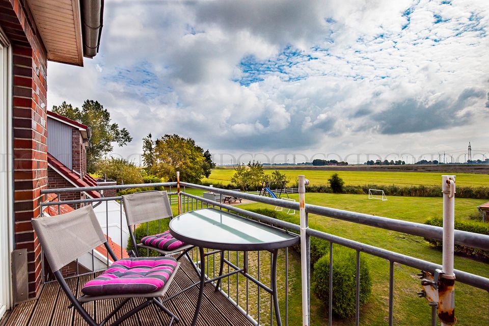 Werdum: Schöne Ferienwohnung mit Balkon und Blick über die Felder in Werdum