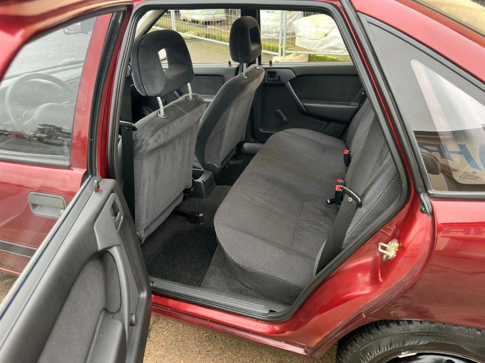 Opel Vectra 5 Türer Tüv Neu 8fach bereift wenig Kilometer in Nordhausen
