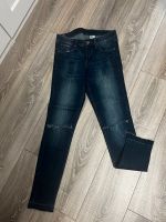 Skinny Jeans mit Rissen neuwertig /Gr.27 Nordrhein-Westfalen - Herford Vorschau