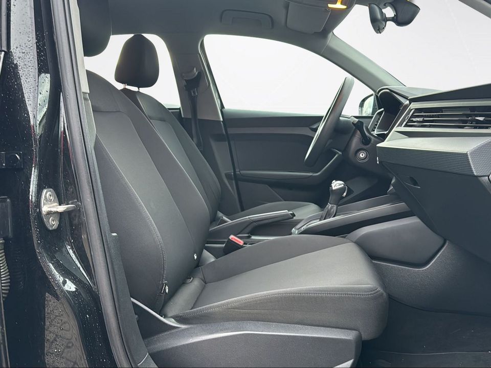 Audi A1 Sportback Aut. Virtuell Cockpit Spurhalteass. in Emmendingen