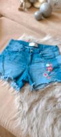 Damen Short Jeans mit Stickerei gr 40 Nordrhein-Westfalen - Werdohl Vorschau