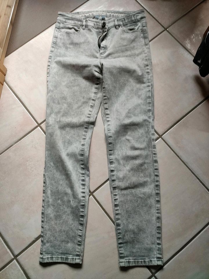 Marc Cain Sports Jeans grau neuwertig 36 Fehlkauf in Vellmar