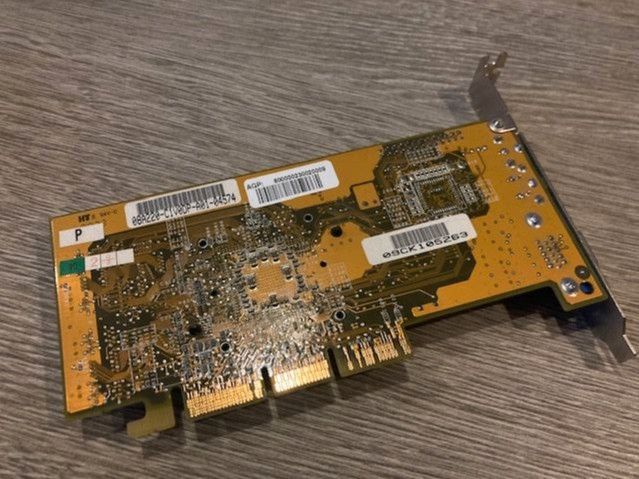 Asus AGP-V7100 T 32MB - Grafikkarte in Bergneustadt