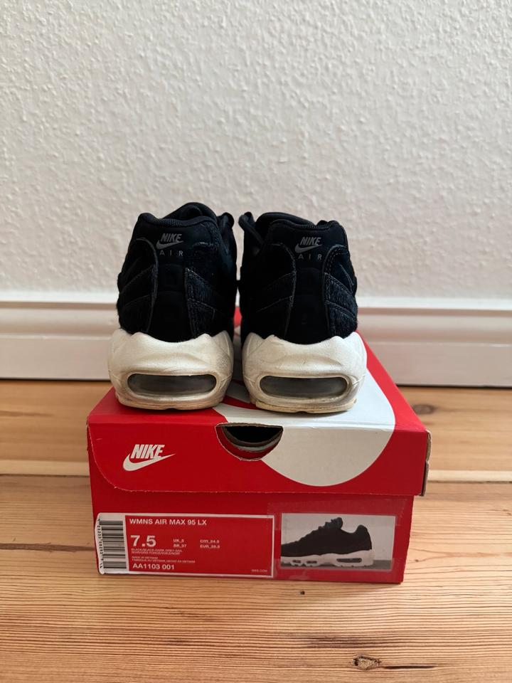 Nike Air Max 95 Ponyhair Grosse 38 5 in Berlin Charlottenburg kleinanzeigen