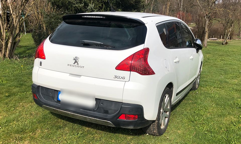 Peugeot 3008 Hybrid4 Diesel / E - 4WD in Osterberg