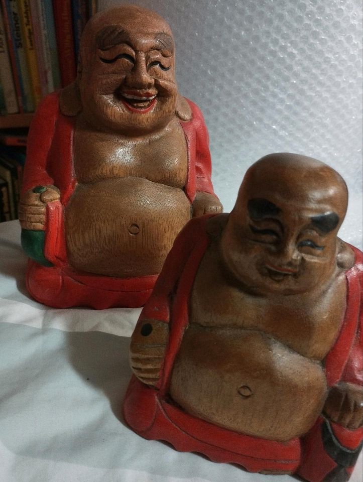 Buddha Holz Figuren, 2 Stück zusammen... in Treuchtlingen