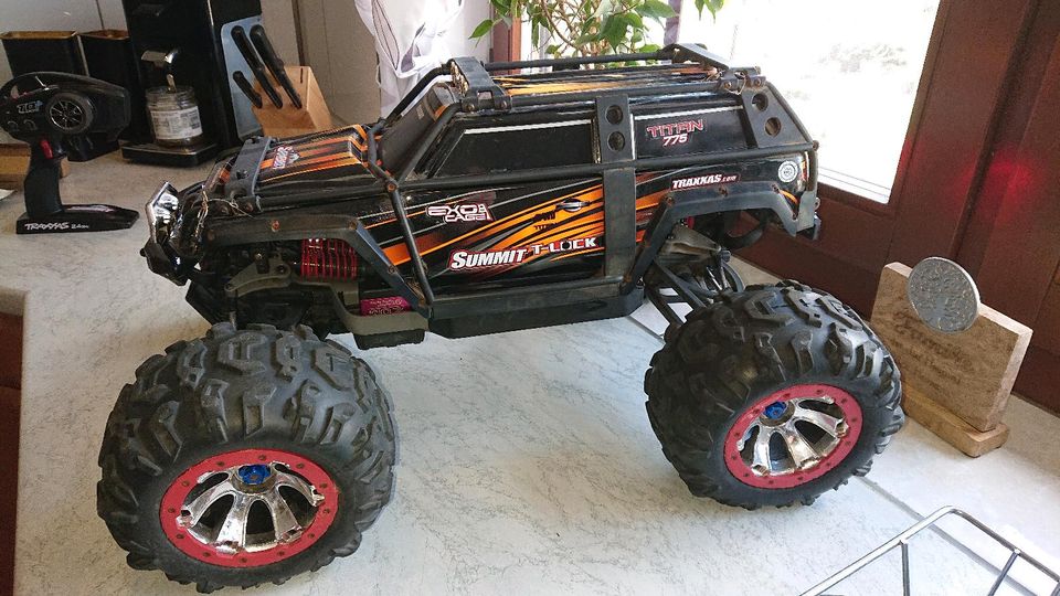 Traxxas Summit 1/8 Orange mit 4 neuen Akkus in Tespe