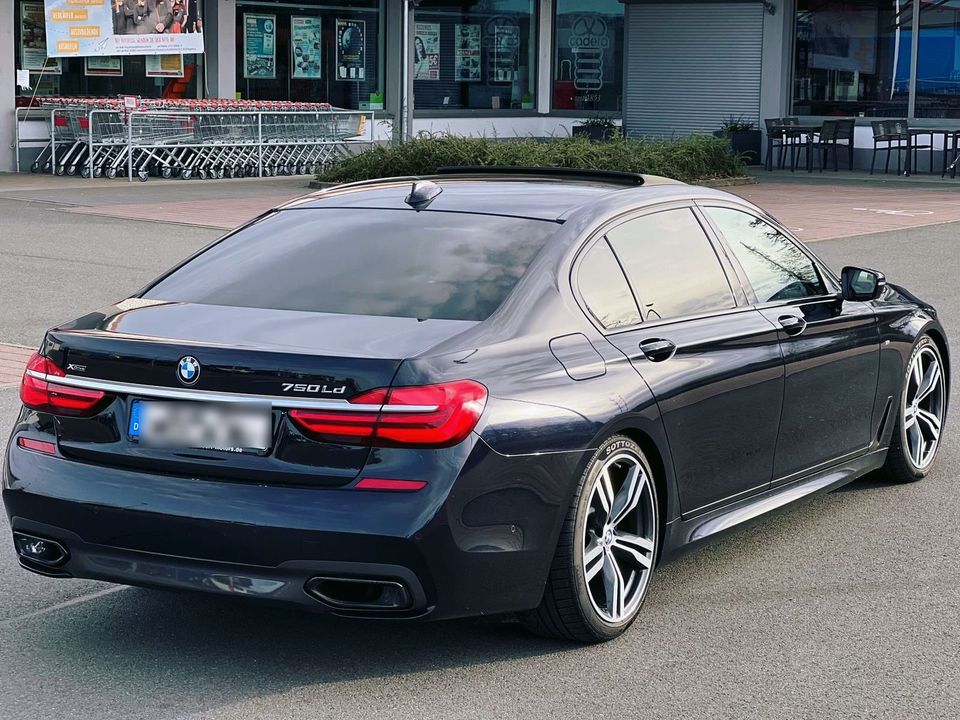 BMW 750Ld xDrive M-Paket/Panorama Sky Lounge/Fond TV in Gifhorn