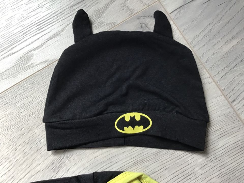 Baby Langarm Body Set Batman Mützchen Schühchen Gr 80 NEU in Hiddenhausen