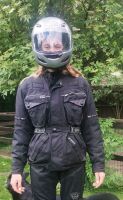 Motorradkleidung für Frauen : Helm, Jacke, Hose komplett 60,- Niedersachsen - Sehnde Vorschau