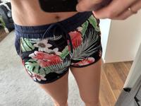 Vero Moda kurze Hose Shorts Hawaiiblumen Bunt Gr. M 38 Baden-Württemberg - Sachsenheim Vorschau