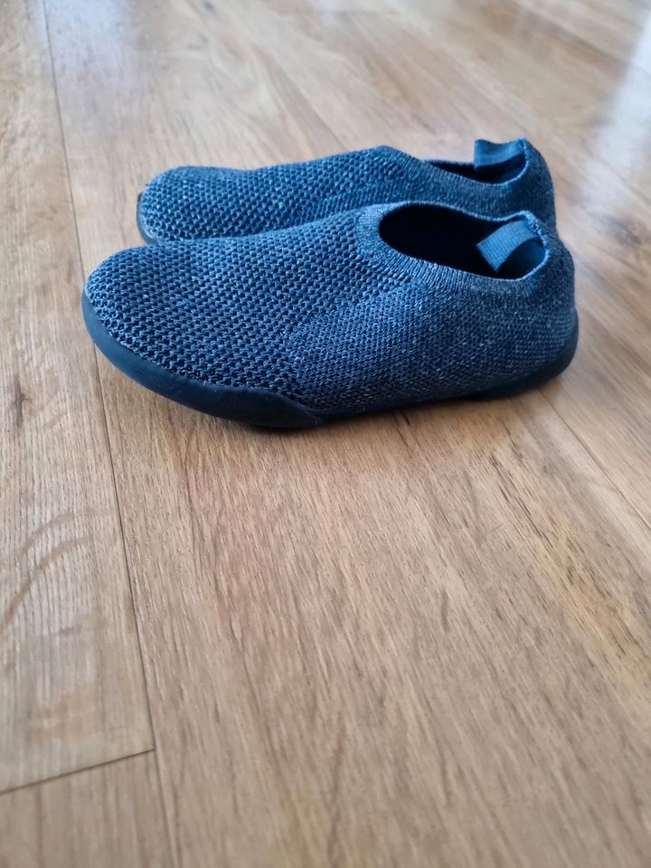 Zara Jungen Schuhe Hausschuhe Slipper Gr. 26 blau in Wiesbaden