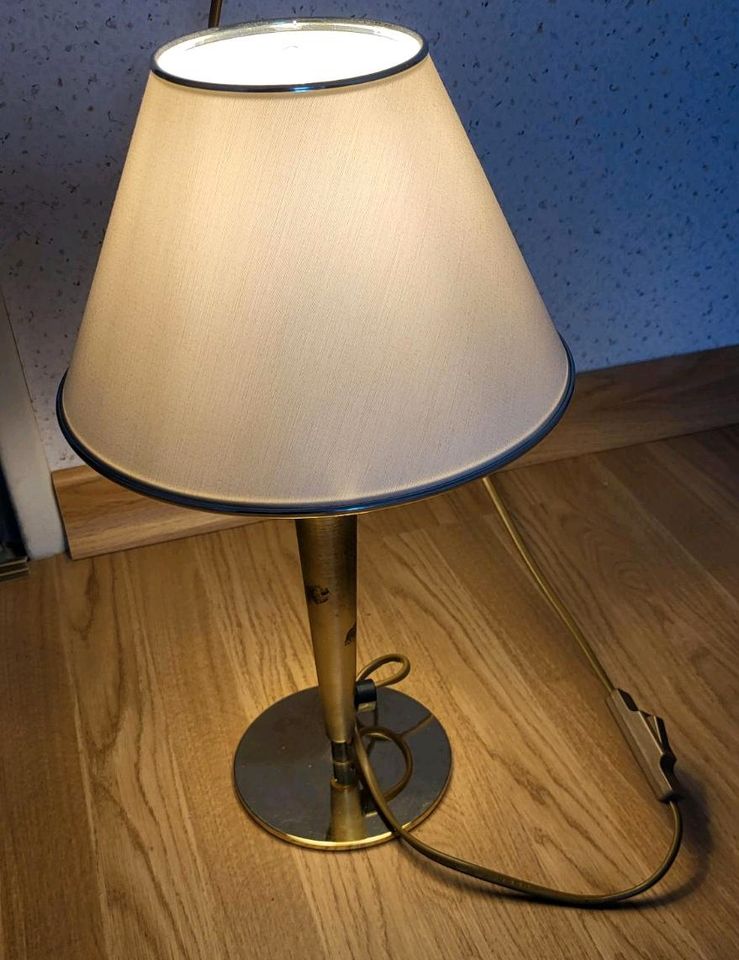 Tischlampe mit Schalter in Hanau