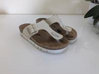 Palado Sandalen hellgold Gr. 38, ähnlich Birkenstock Gizeh Nordrhein-Westfalen - Witten Vorschau