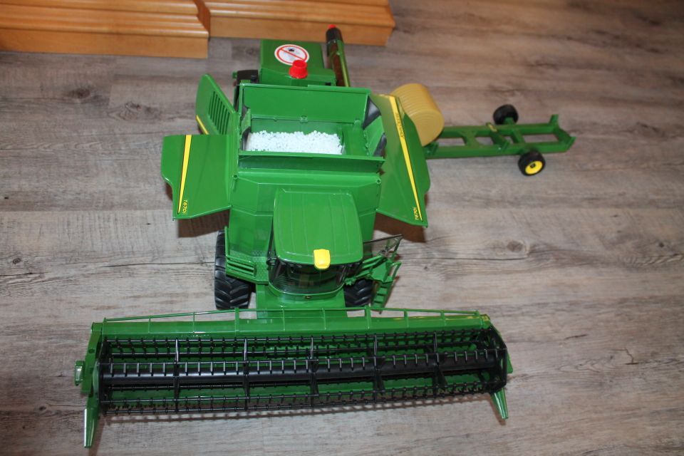 Bruder 02132 John Deere Mähdrescher T670i in Siegen