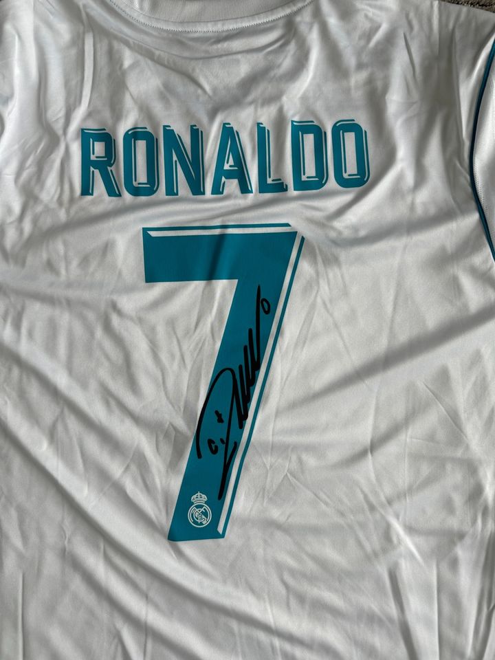 Cristiano Ronaldo Trikot signiert in Esslingen