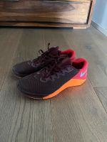 Nike Sneaker Braun Rot Orange München - Hadern Vorschau