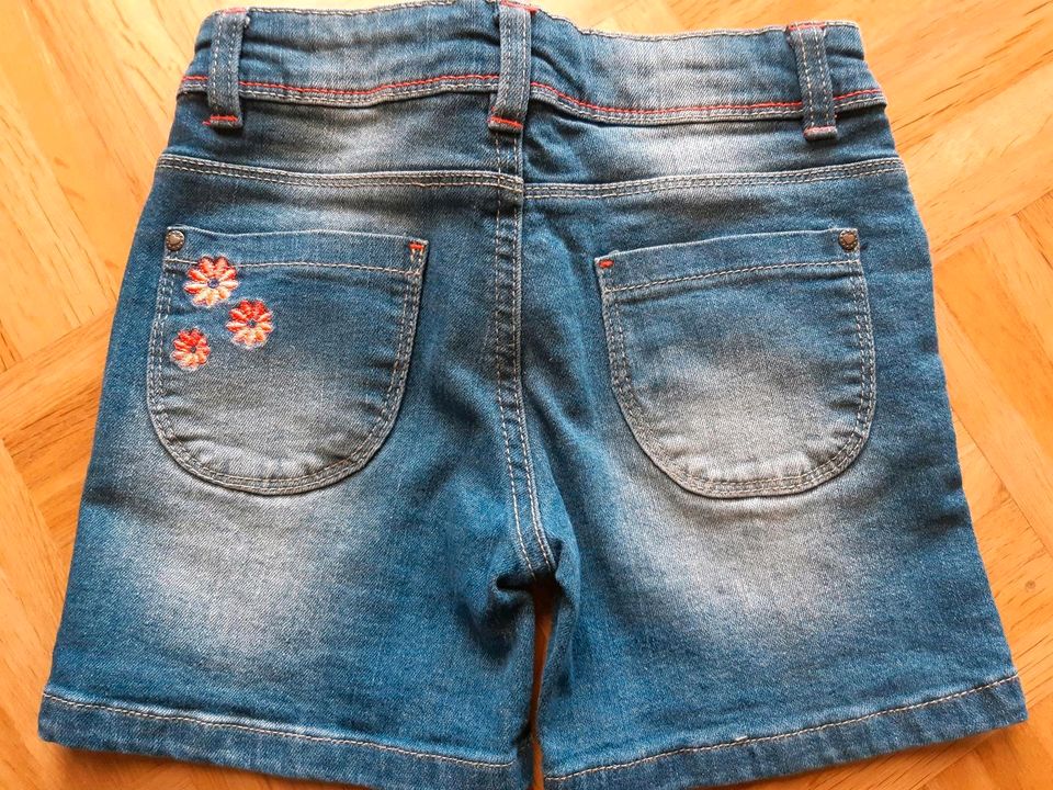 Jeansshorts Gr. 110 in Heigenbrücken