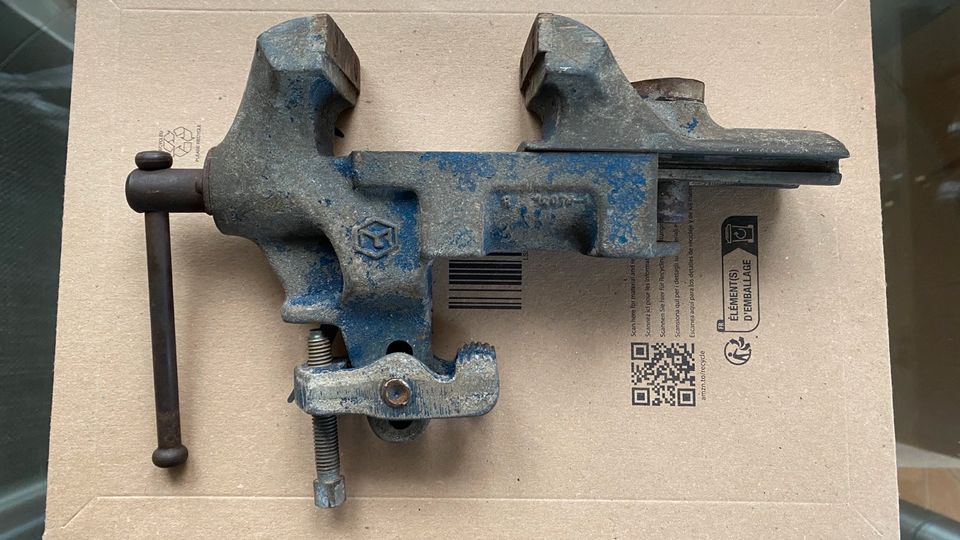 kleiner DDR Schraubstock max. Backenbreite = 7cm in Bernsdorf b Hohenstein-Ernstthal