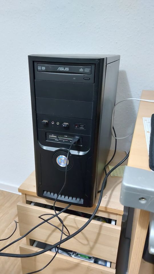ASUS PC, Monitor und Tastatur in Hamm
