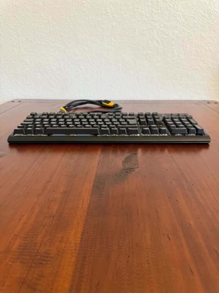 Corsair strafe rgb mechanical gaming keyboard in Lüneburg