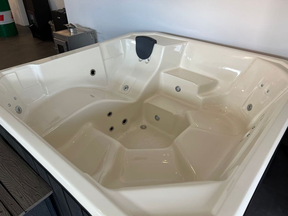 ⭐️❗️VOLLAUSSTATTUNG❗️⭐️ HOT TUB Eckig Badefass Whirlpool Jacuzzi in Lingen (Ems)