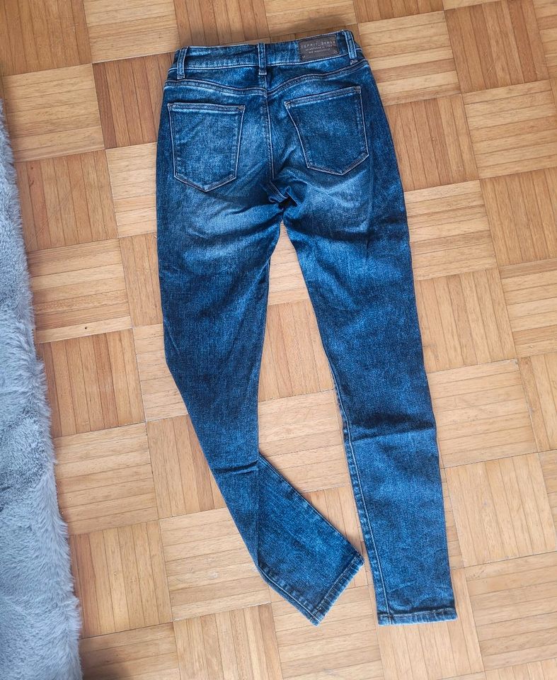 Neue Jeans von Esprit, blau, bequem, XS-S in Düsseldorf