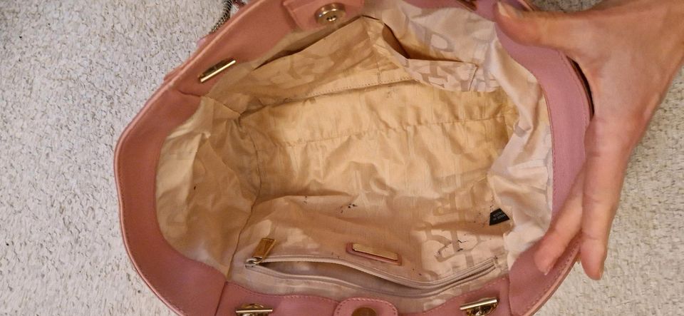 Furla rosa Handtasche / Schultertasche mit Metallhenkel aus Leder in Sarstedt
